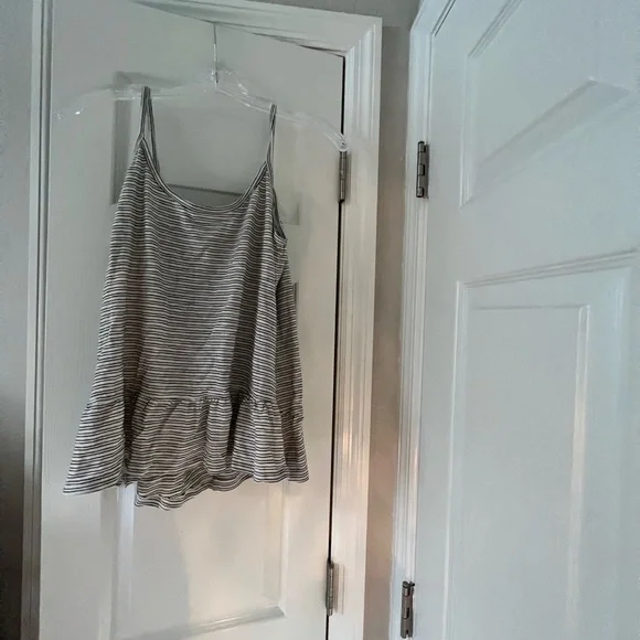 Anthropologie brand new cami style shirt with ruffle detail - Picture 6 of 8